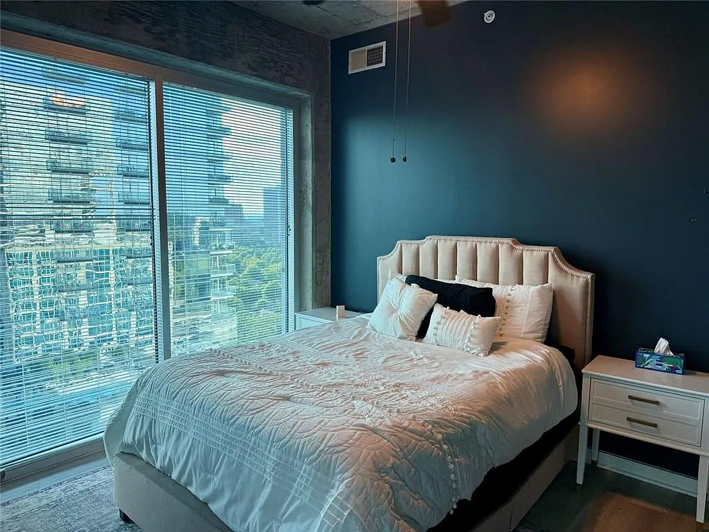 2 bed, 2.0 bath, 1075 sqft, $2,690 — Photo 2