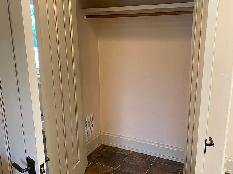 821 Broad St — Photo 24
