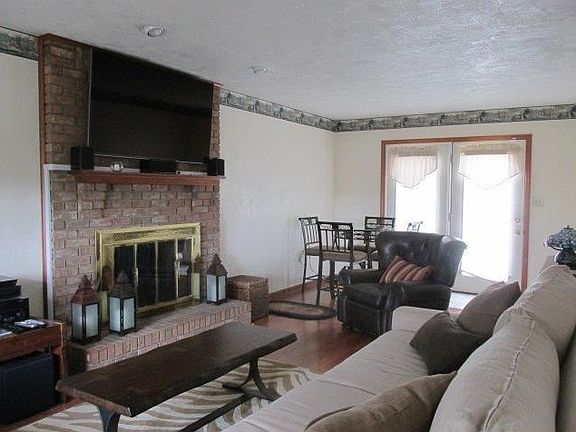 5th image of 26 Oakridge Dr