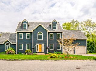 16 Wedgewood Dr, Haverhill, MA 01830