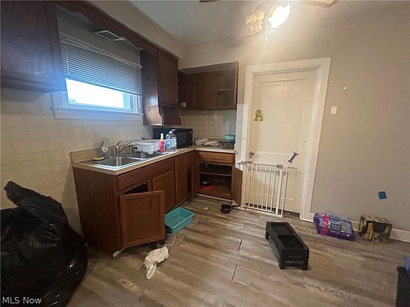5th image of 3407 Wellington Ave