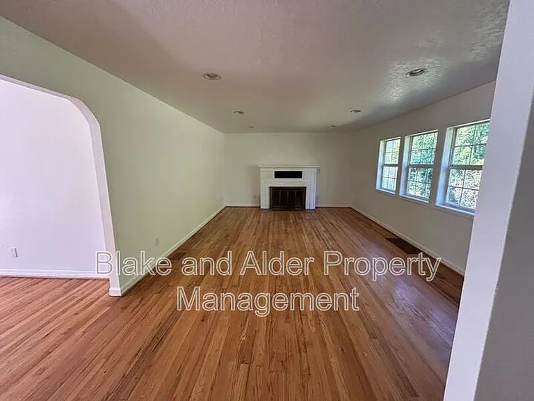 198 NE 157th Ave — Photo 4