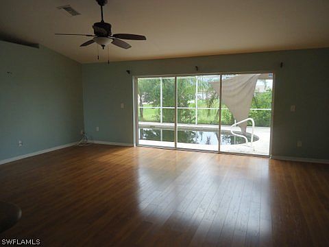 4th image of 362 Piper Ave