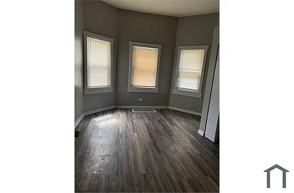 Building Photo - 646 N Long Ave #1