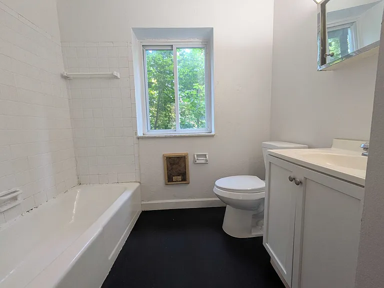 305 Aqua Ct — Photo 3