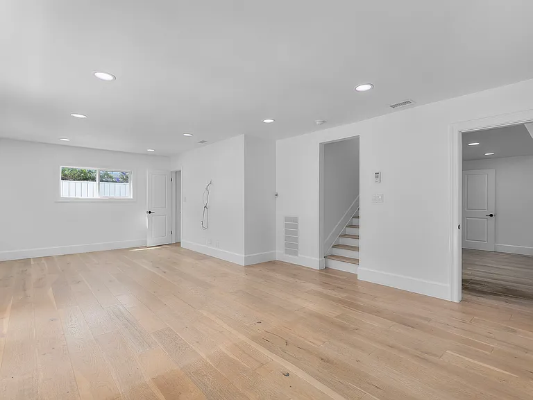 3200 N Poinsettia Ave — Photo 20