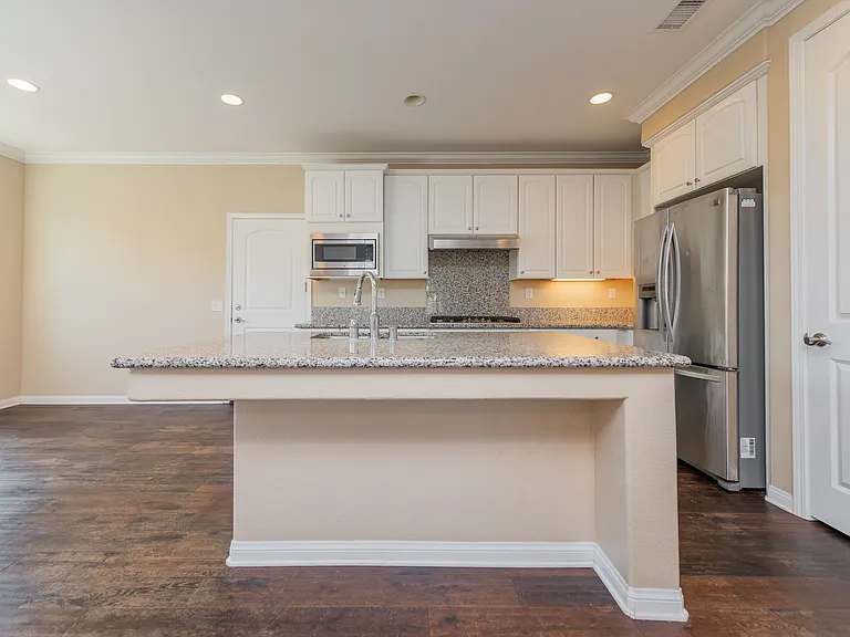 152 Yellow Pne — Photo 8