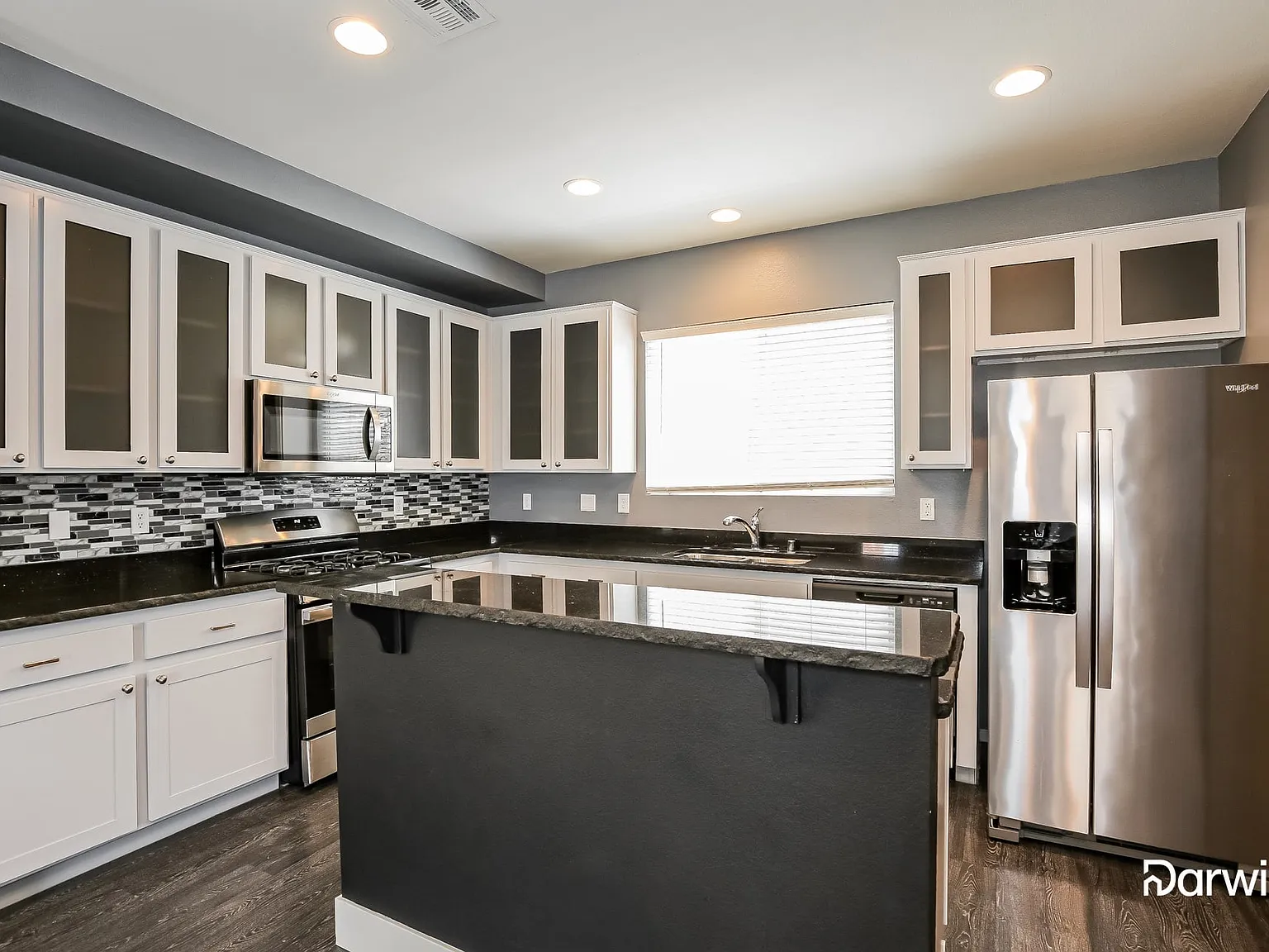 3 bed, 2.5 bath, 1930 sqft, $2,350 — Photo 3