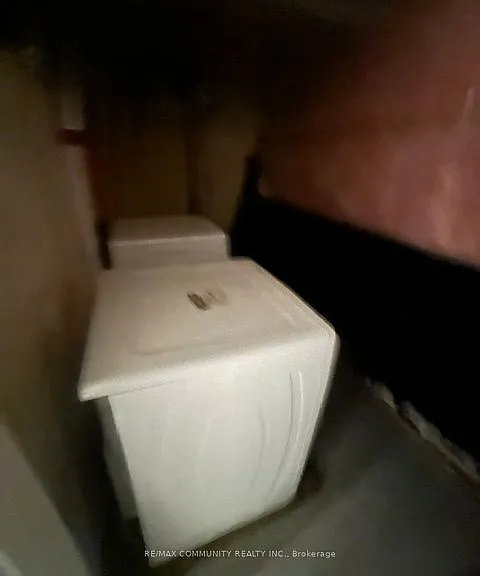 166 Saint Lawrence Dr #BASEMENT — Photo 11
