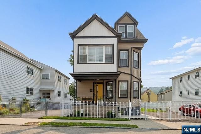1st image of 85 Nagle St