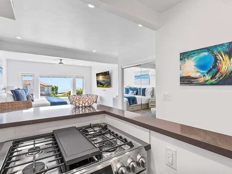 2930 S Coast Hwy #5 — Photo 11