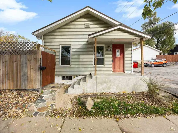 1210 Lincoln Ave NE, Cedar Rapids, IA 52402