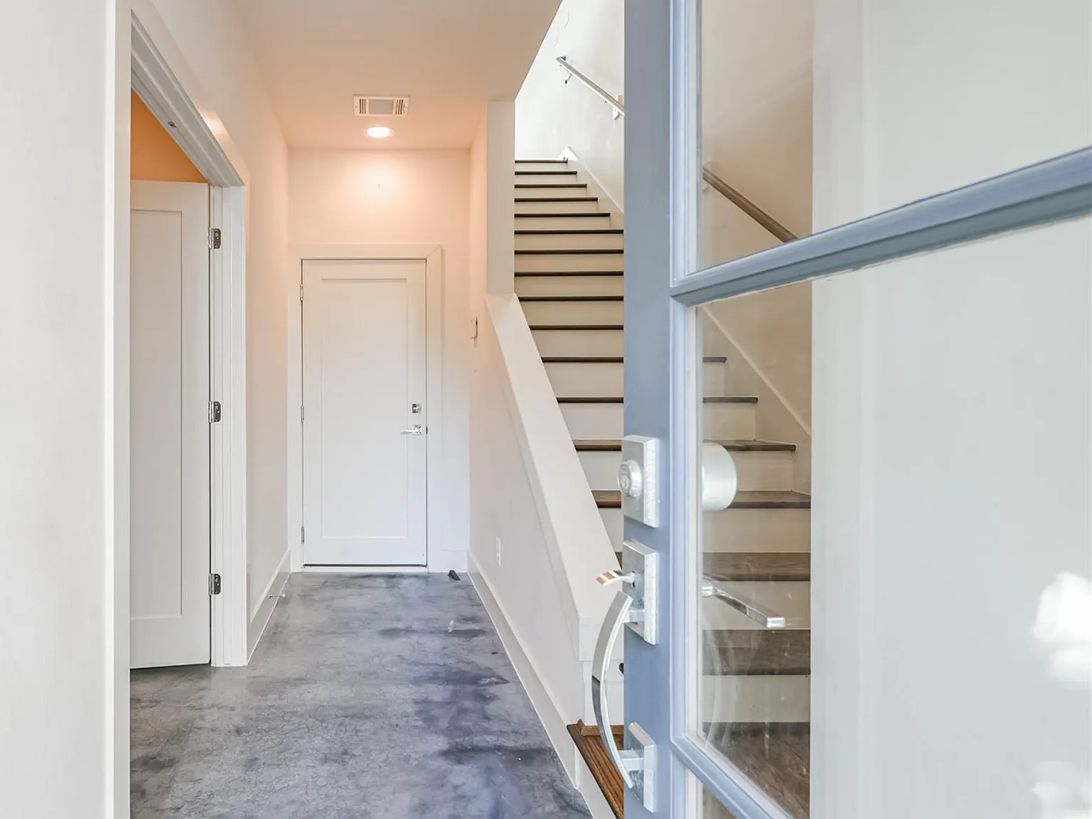 3 bed, 3.5 bath, 2059 sqft, $3,300 — Photo 4