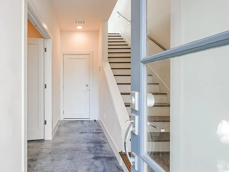 2824 Clay St — Photo 4