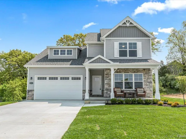 2921 Clivedon Rd, Howell, MI 48843