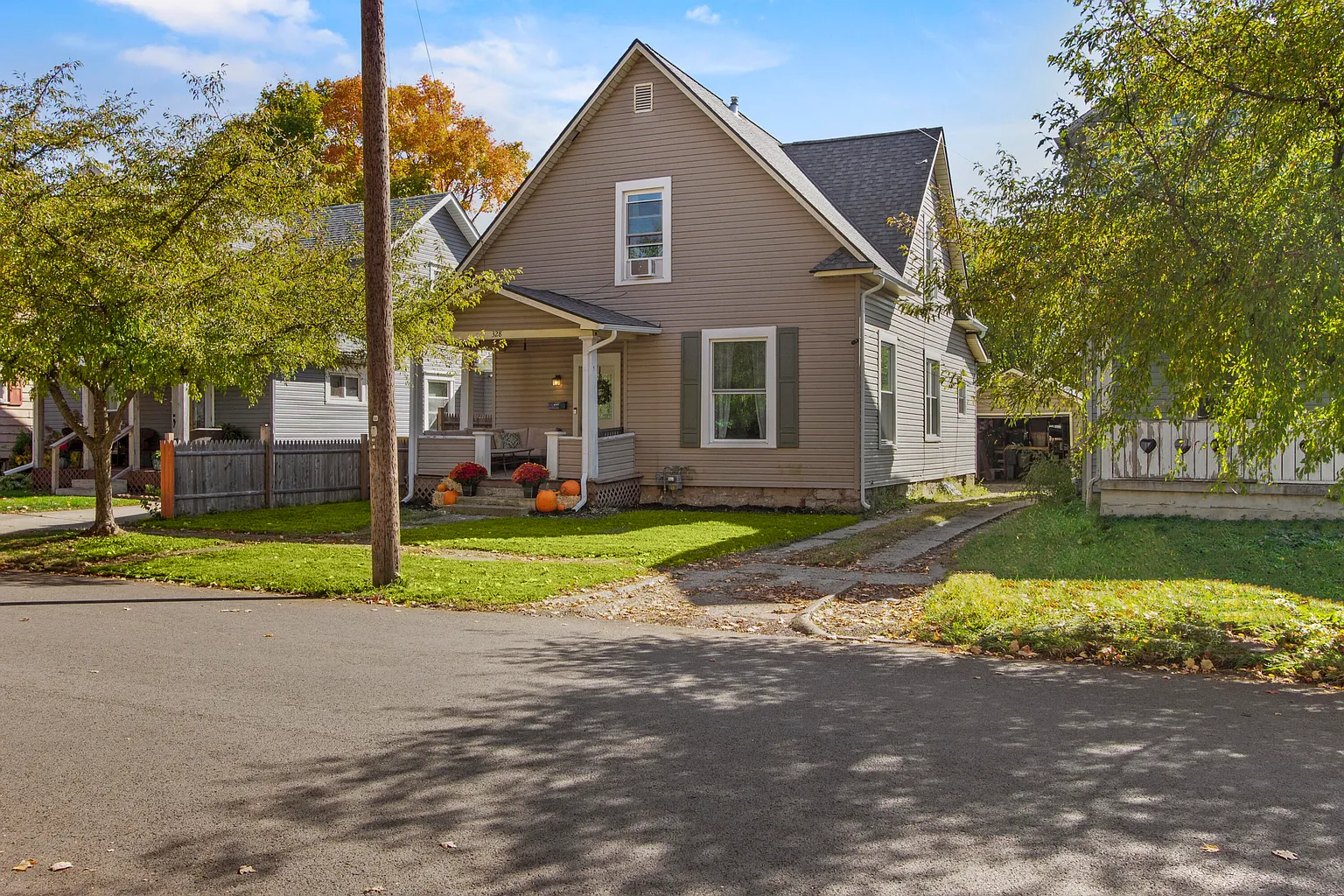 328 E Brown Ave photo 1