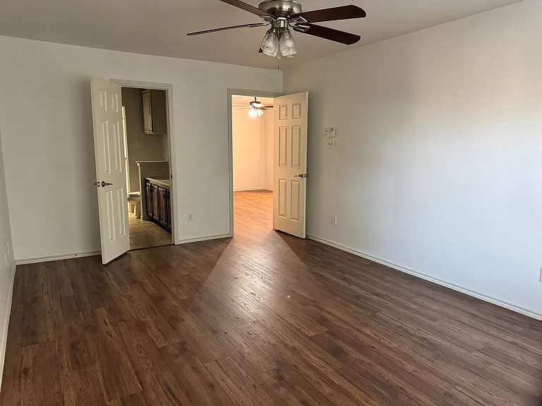 244 Turnberry Ln — Photo 12