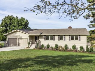 567 Dixon Rd, Lenoir City, TN 37772