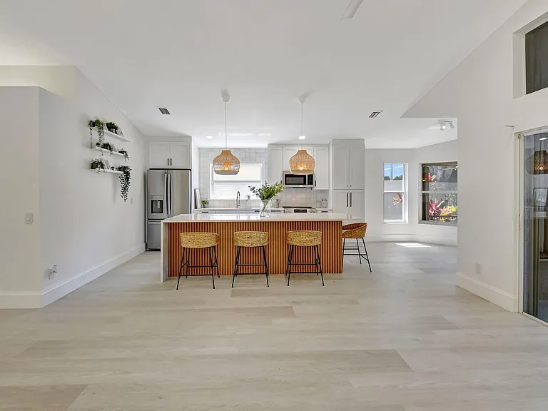 11287 Vivero Ave — Photo 2