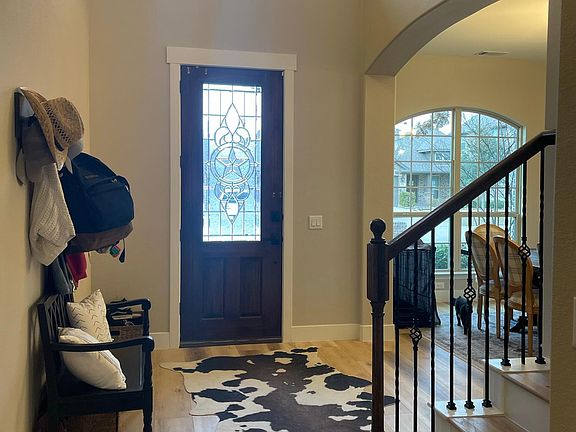 4th image of 3412 Hawthorn Ln