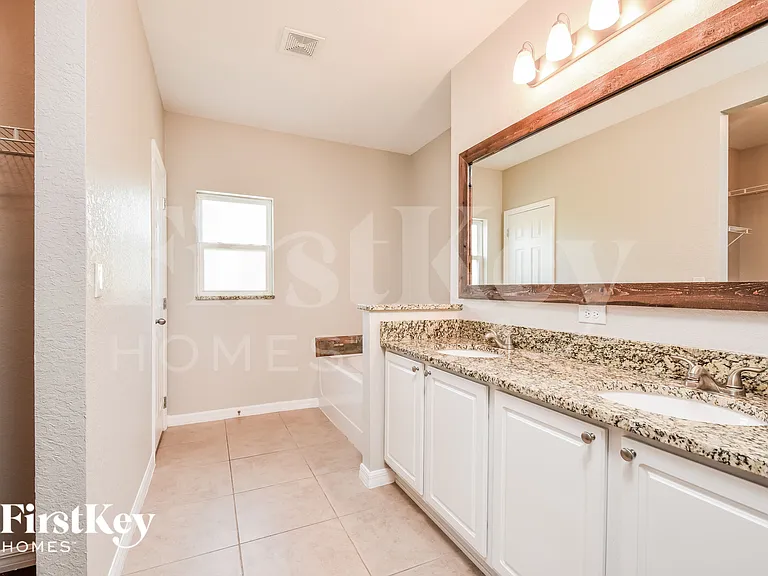 3379 Toluca Ter — Photo 9