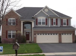 2732 Plante Rd, North Aurora, IL 60542