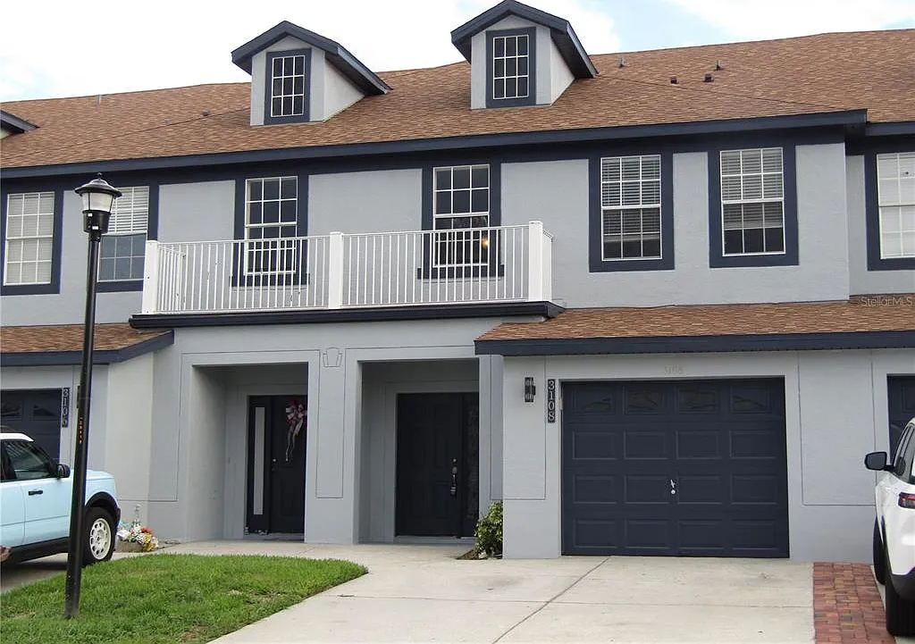 3 bed, 2.5 bath, 1957 sqft, $2,100 — Photo 1