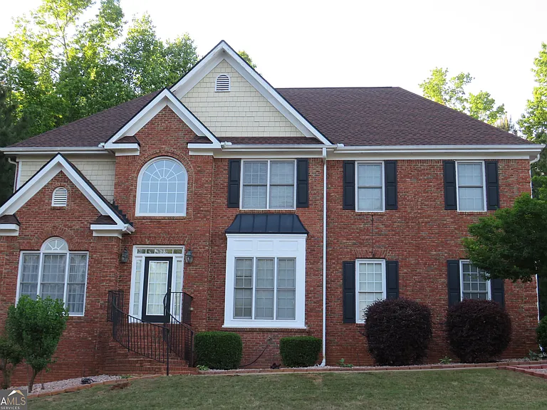 2205 Crescent Walk — Photo 1