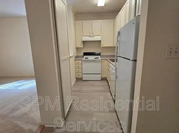 2705 Mayfair Dr #H-202, Wilmington, NC 28403