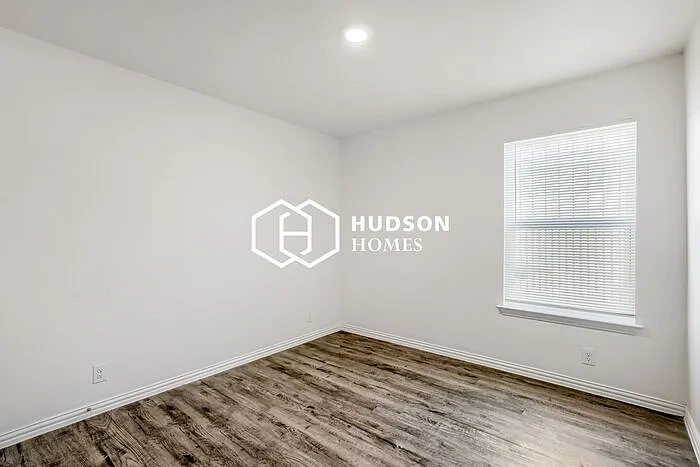 458 Corliss — Photo 10