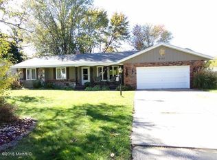 8117 Birchwood Ave, Jenison, MI 49428