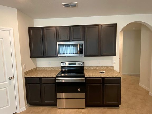 4th image of 429 Squires Grove Dr