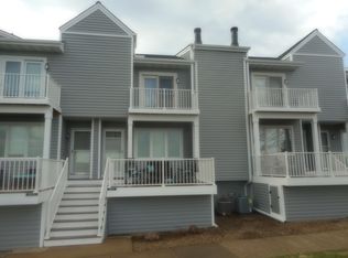 1601 W Wayzata Blvd APT C, Long Lake, MN 55356