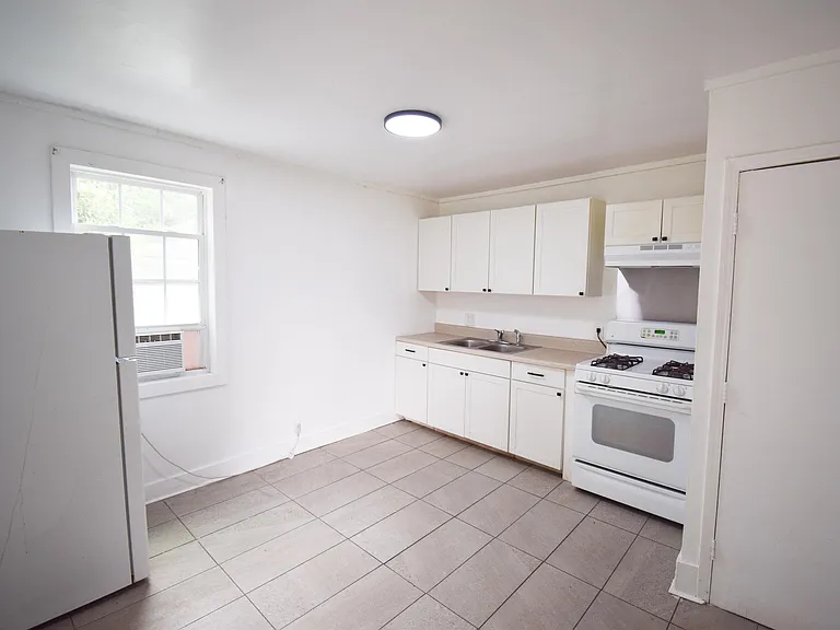 2716 Sunrise St — Photo 2