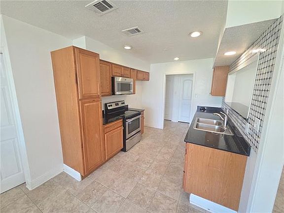 5th image of 834 Faun St