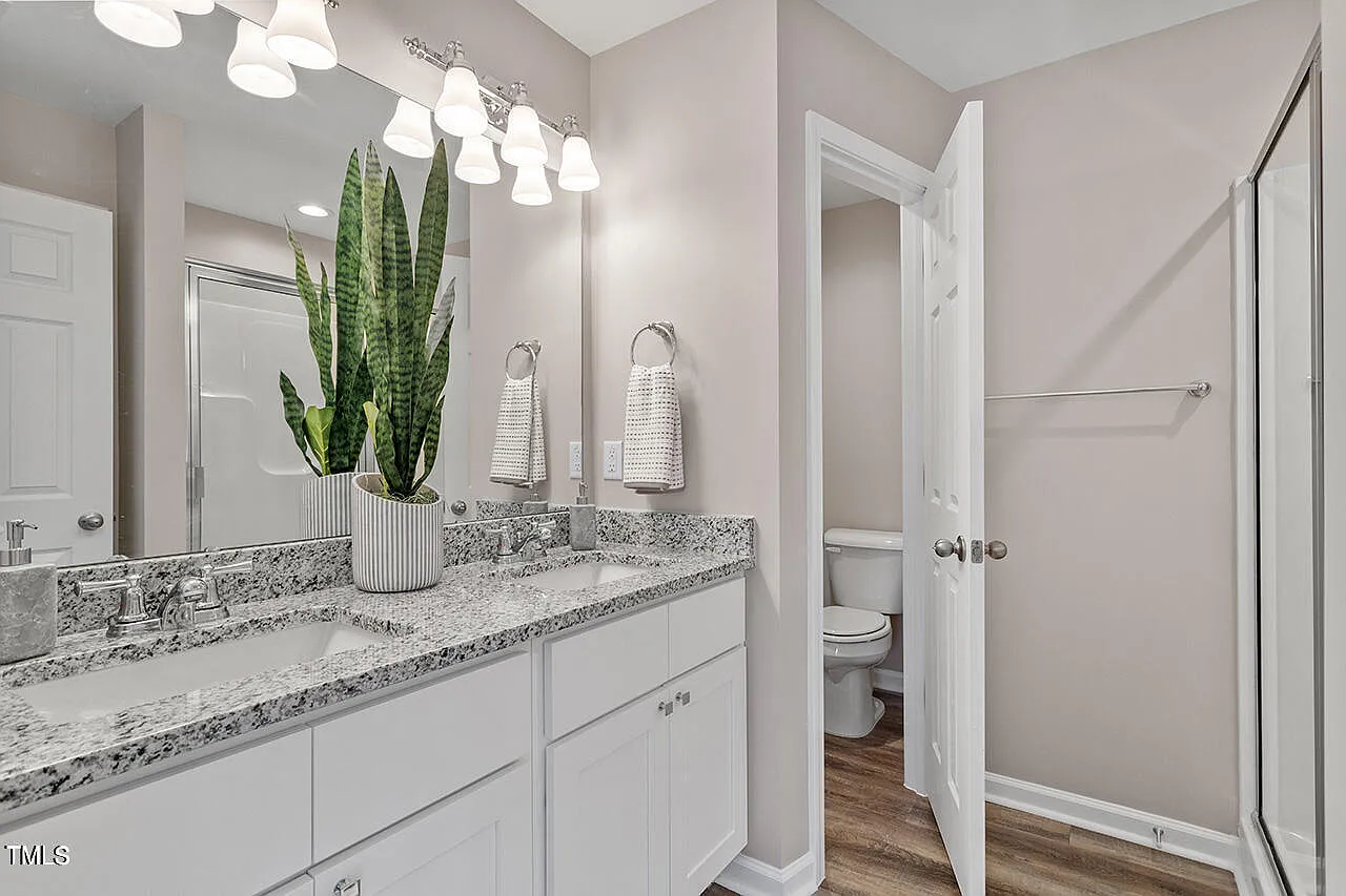 3 bed, 2.5 bath, 1518 sqft, $2,100 — Photo 2