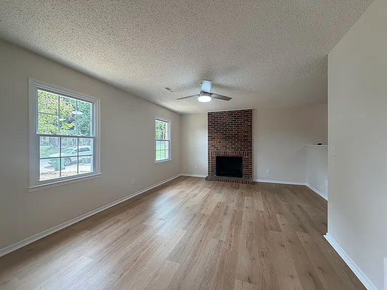 705 Lakecrest Ave — Photo 5