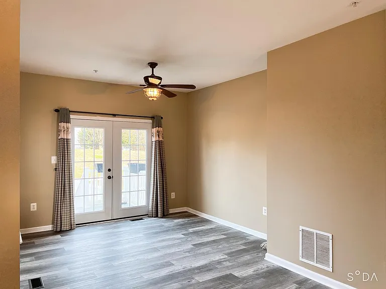 1537 Sunswept Dr — Photo 11