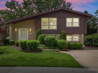 2301 Oak Ln, Rolling Meadows, IL 60008