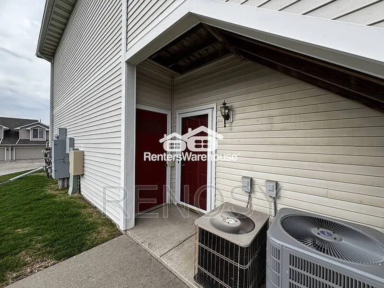 950 67th St #410 — Photo 22