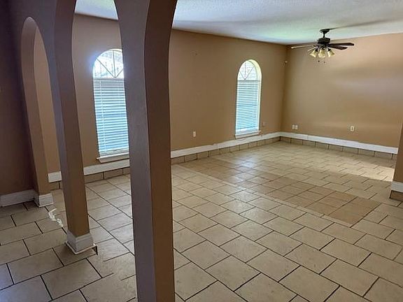 3rd image of 5110 Toulon St