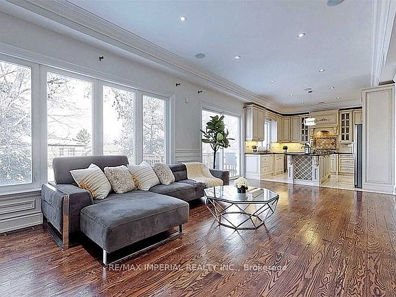 5th image of 82 Woodward Ave