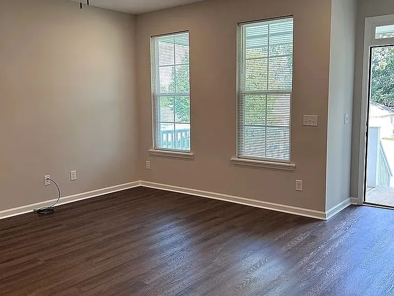 240 Carriage Ln — Photo 30
