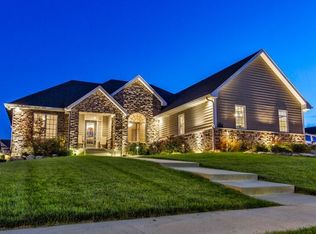 9532 Twin Eagles Dr, Johnston, IA 50131