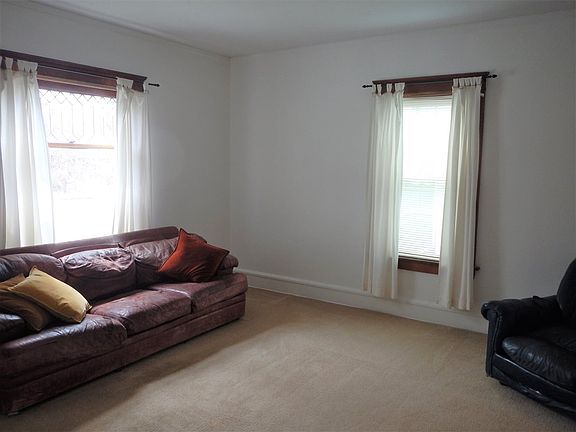 3rd image of 1426 Camp Ave