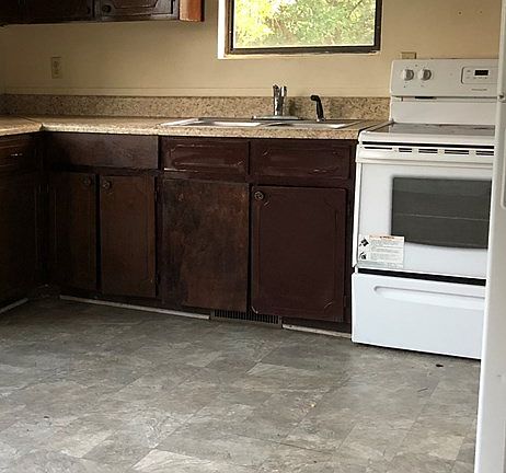 3rd image of 136 Greenland Dr