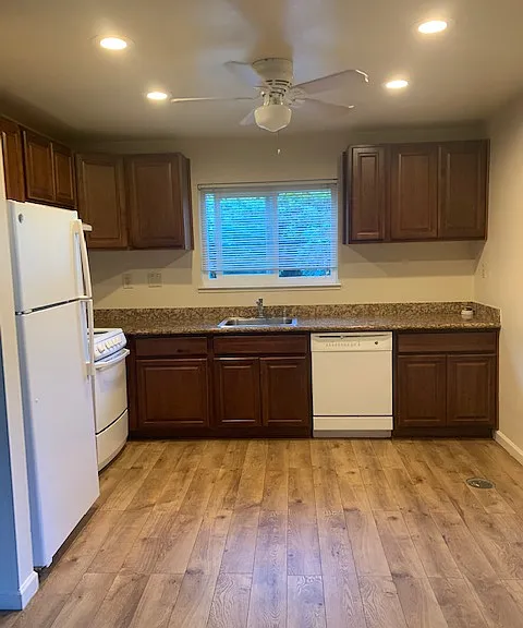 Ellis Park Apartments — Photo 20