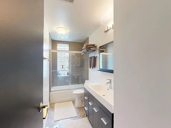 4th image of 2343 N Greenview Ave APT 107