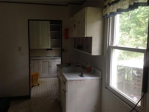 5th image of 172 Orchard St