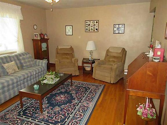 3rd image of 1812 Acheson Ave